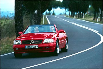 Mercedes auf der Stra&szlig;e